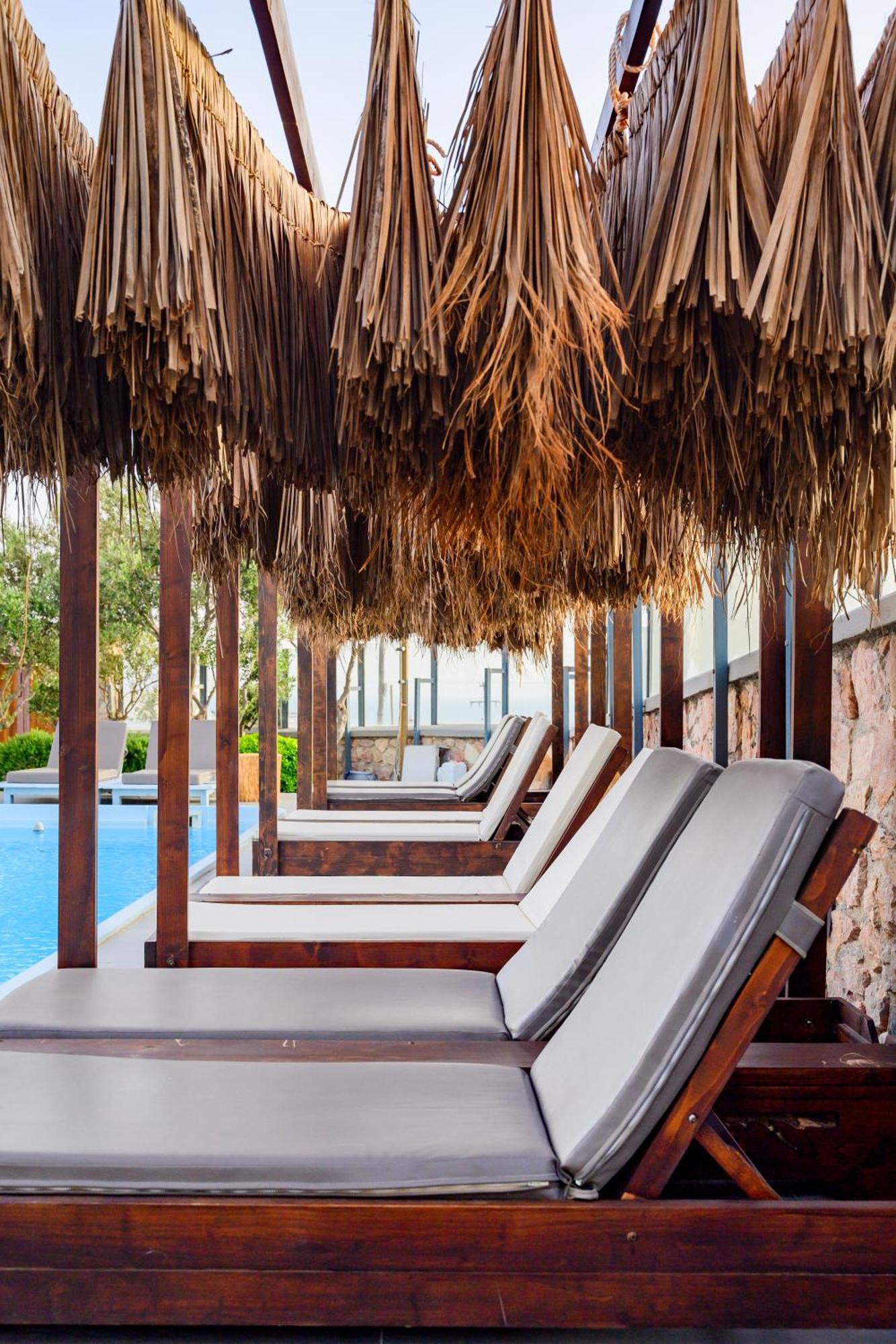 Impressive One Hotel Ormos Athinios Exterior foto